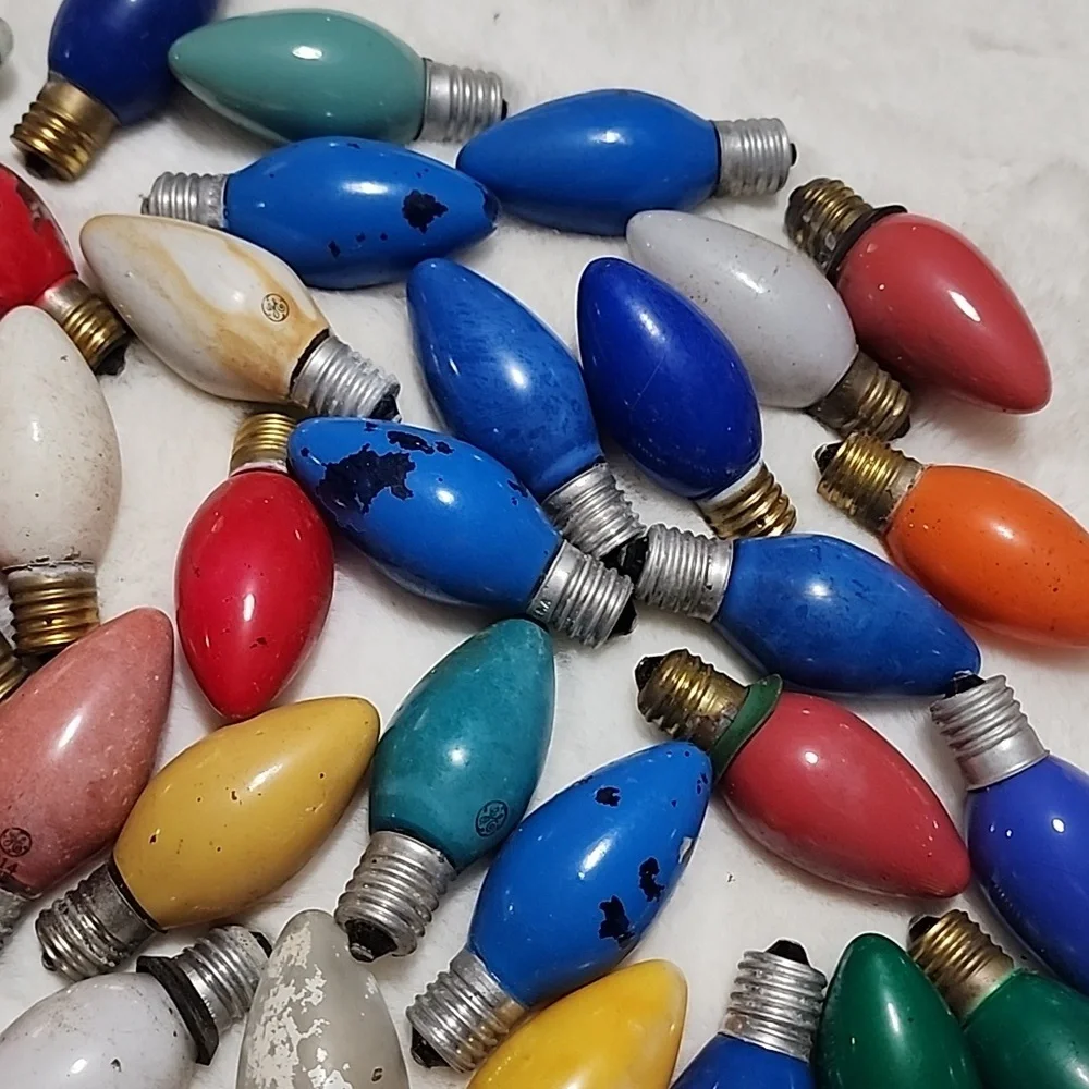 VINTAGE 1950'S - 1960'S REPLACEMENT C9 SIZE CHRISTMAS LIGHT BULBS.